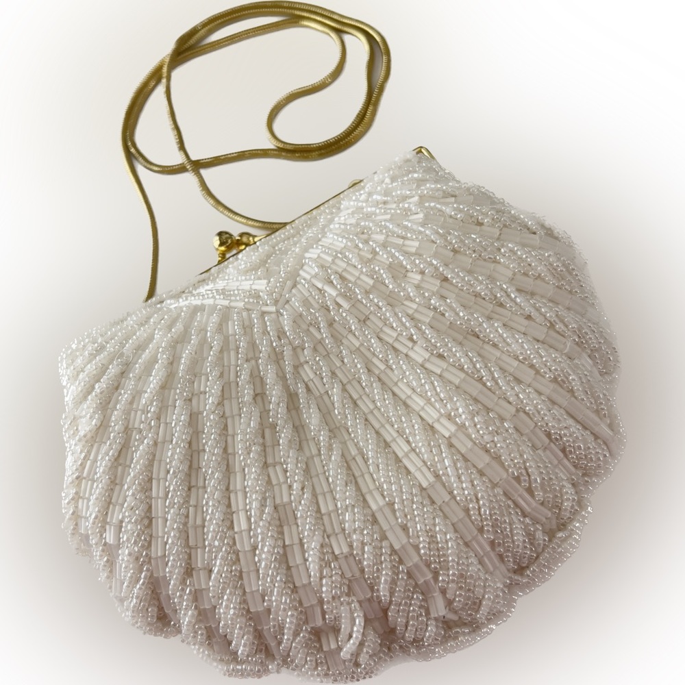 White beaded clamshell purse clutch with gold strap vintage